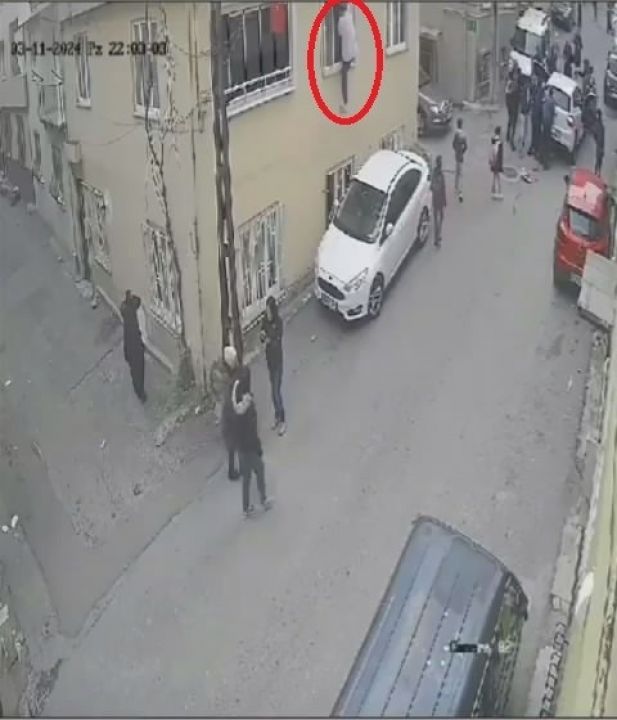 Bursa'da dehşet! Çocuğu gaza bastığı otomobilinin altında sürükledi: Yardım için camdan atladı - 1. Resim